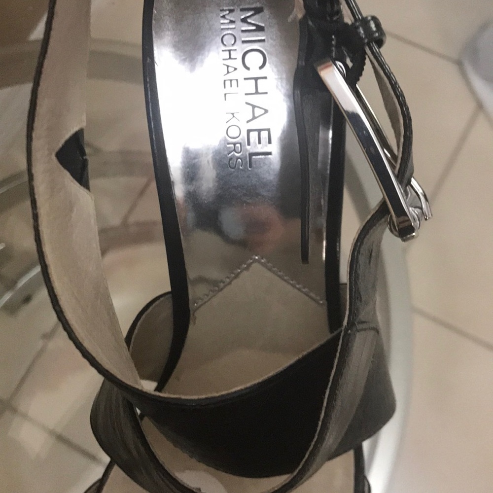 Sandals - Picture 2 of 4